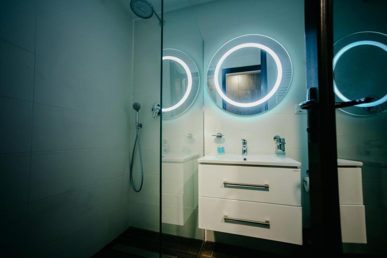 Premium Room Redco New กูเดาริ ภายนอก รูปภาพ